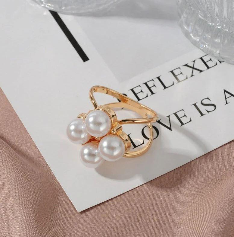 BBD BOUTIQUE — Zarif İnci Detaylı Şal ve Eşarp Halkası – BBD Boutique Pearl Collection